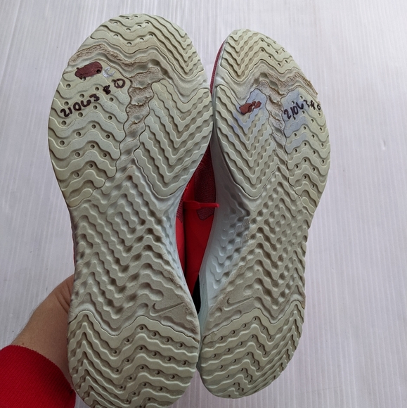 NIKE Odyssey React 2 Flyknit Pink Running Shoes - Picture 4 of 13